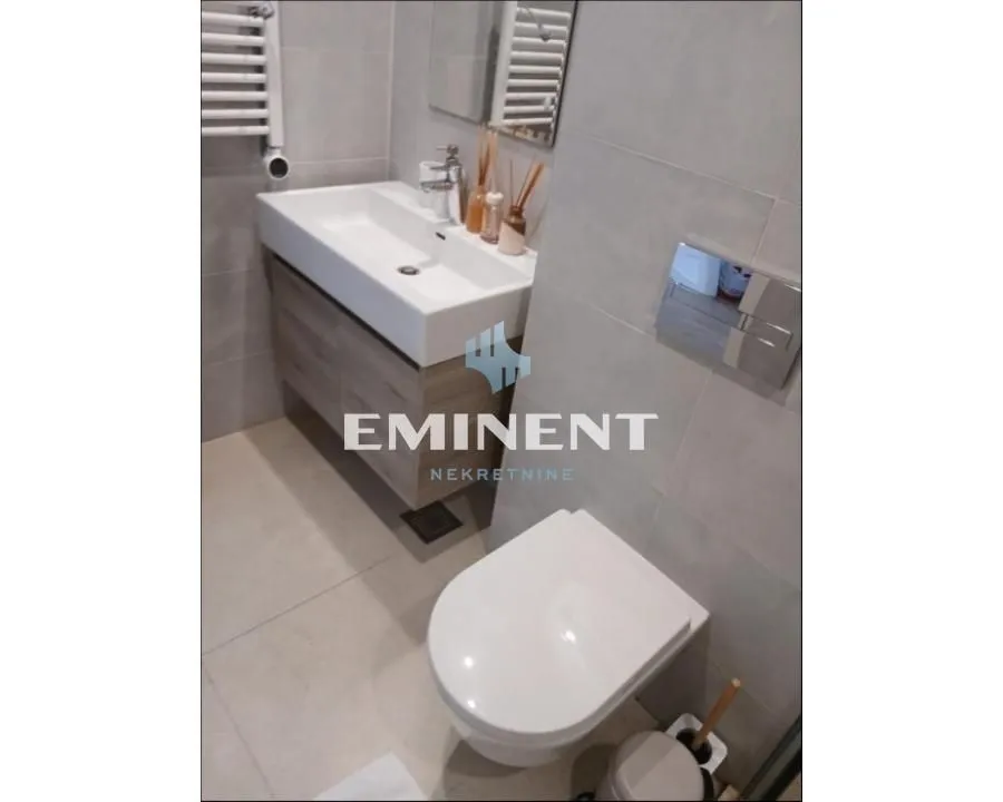 Izdavanje, trosoban stan, 80m², Savski Venac, Beograd