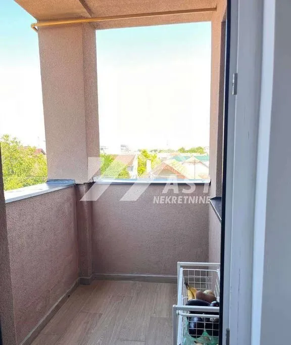 Izdavanje, trosoban stan, 63m², Salajka, Novi Sad Sve Podlokacije