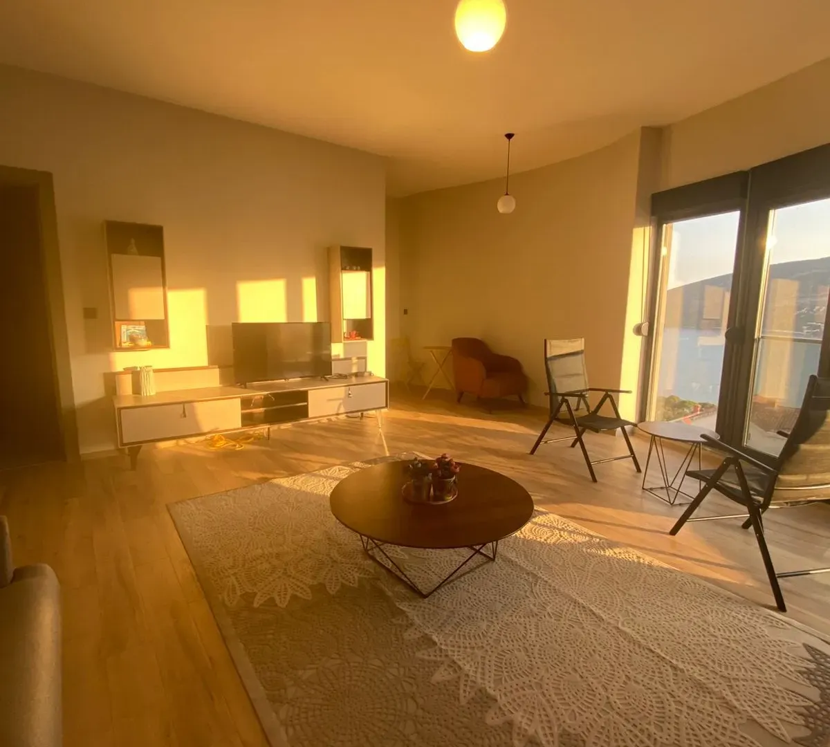 Izdavanje, trosoban stan, 130m², Herceg Novi, Crna Gora