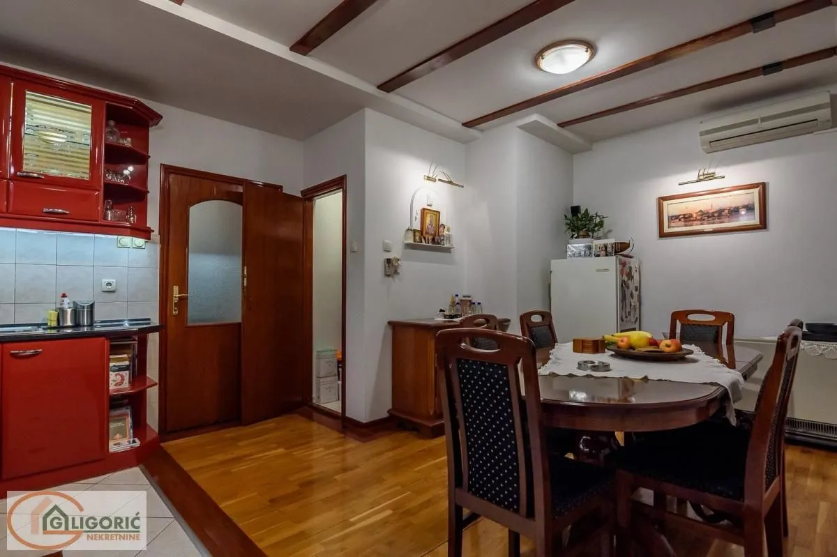 Sale, four bedroom apartment, 104m², Stari Grad, Beograd