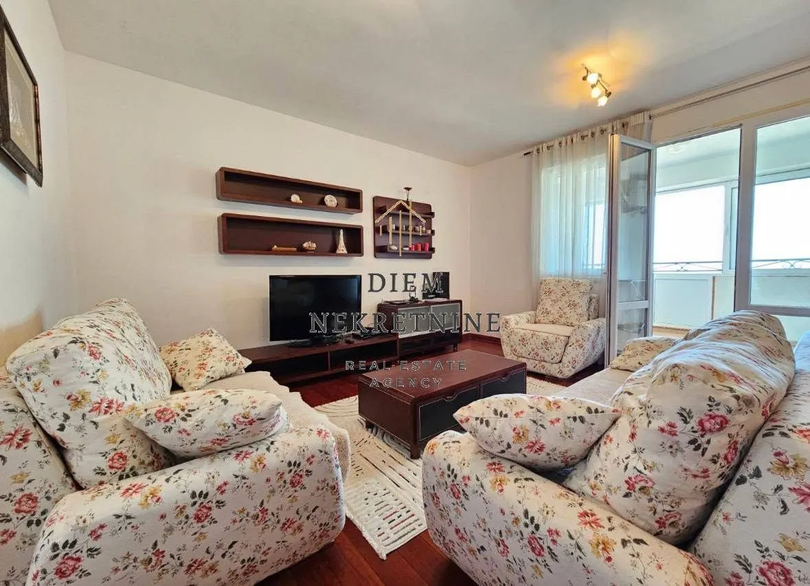 Rent, one bedroom apartment, 85m², Centar, Bar