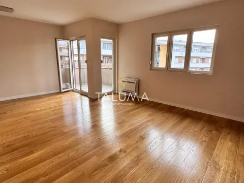 Rent, three bedroom apartment, 95m², City Kvart, Podgorica - image 1