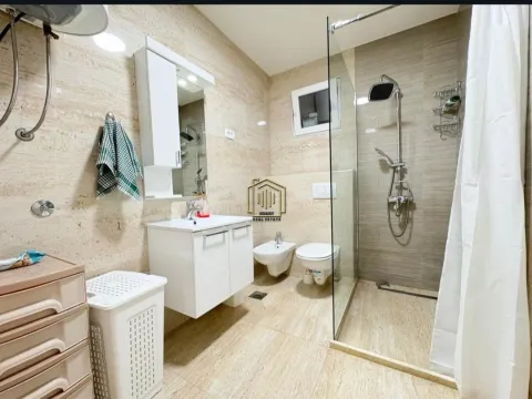 Izdavanje, kuća, 170m², Zagorič, Podgorica - image 11