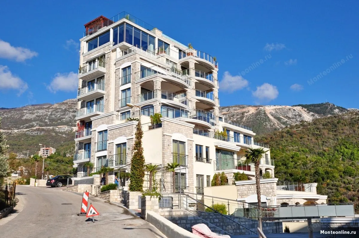 Sale, two bedroom apartment, 131m², Bečići, Budva