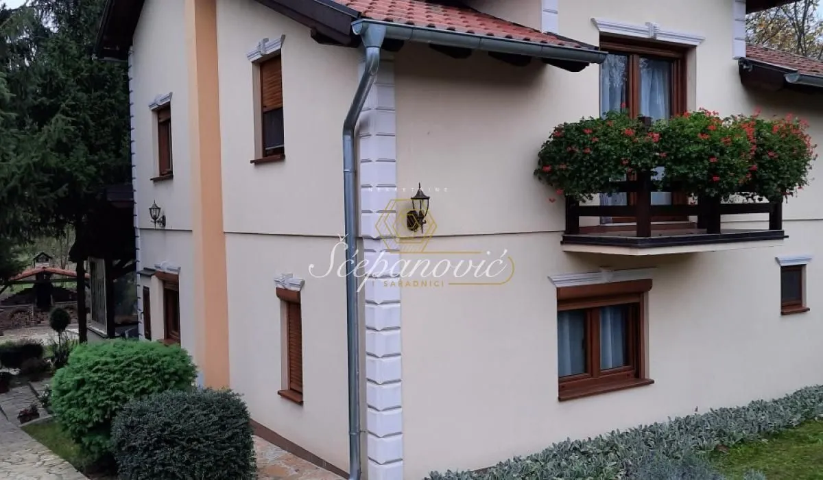 Prodaja, kuća, 191m², Petrovaradin, Novi Sad