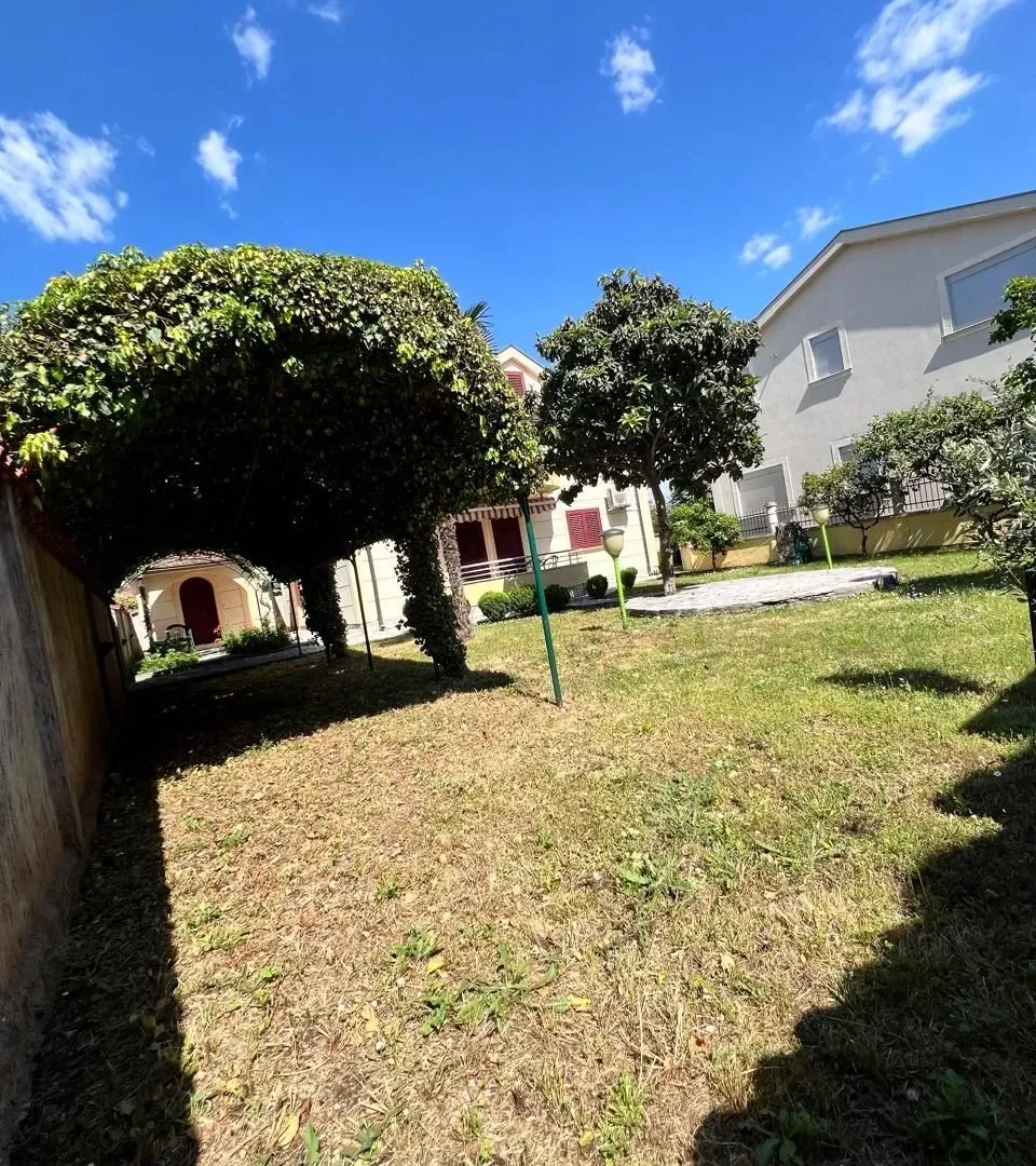 Rent, house, 200m², Donja Gorica, Podgorica
