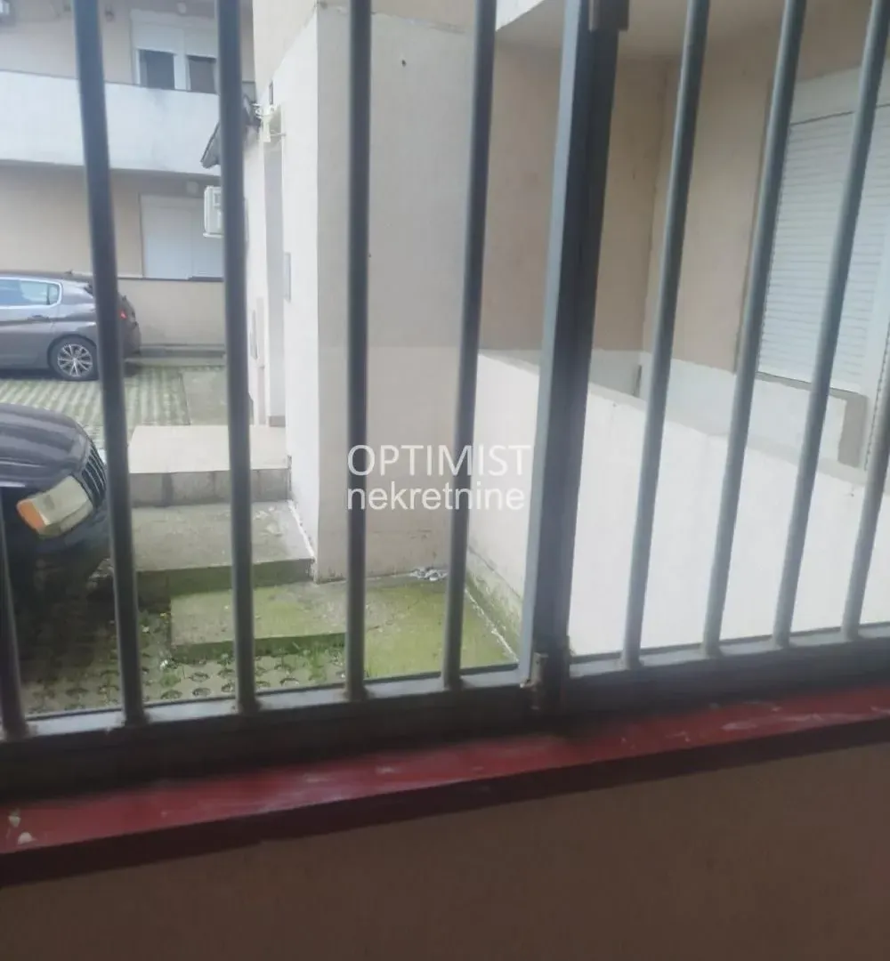 Izdavanje, trosoban stan, 70m², Borča 1, Borča Sve Podlokacije