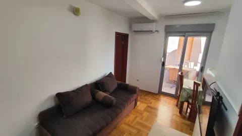 Rent, one bedroom apartment, 25m², Stari Aerodrom, Podgorica - image 1