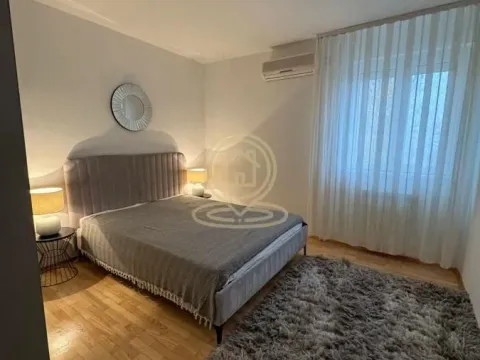 Izdavanje, trosoban stan, 120m², Savski Venac, Beograd - image 3