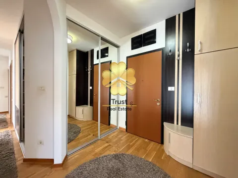 Rent, three bedroom apartment, 120m², City Kvart, Podgorica - image 11