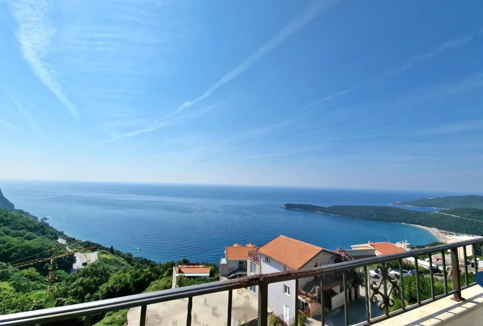 Izdavanje, trosoban stan, 155m², Prijevor, Budva