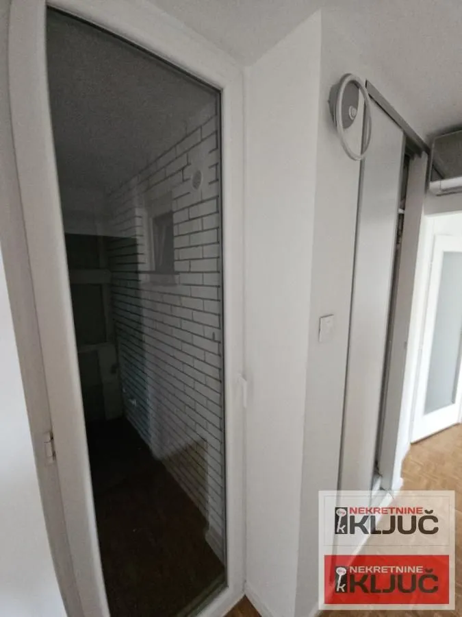 Prodaja, trosoban stan, 75m², Socijalno, Novi Sad Sve Podlokacije