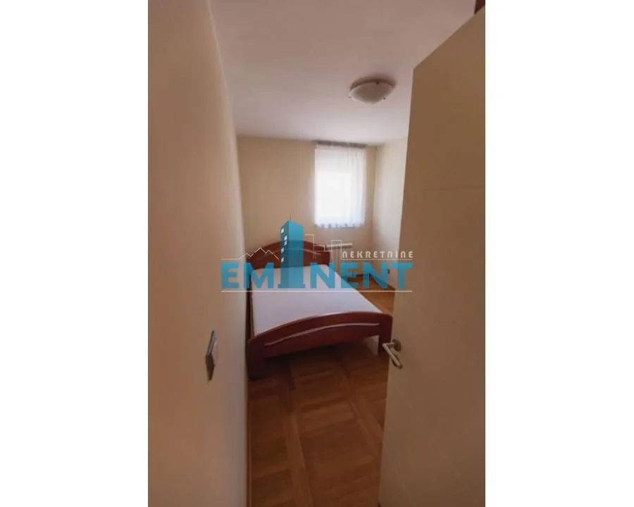 Izdavanje, dvosoban stan, 47m², Čubura, Beograd