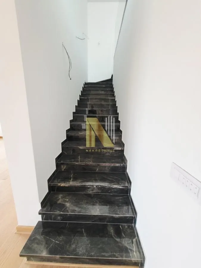 Prodaja, četvorosoban stan, 121m², Podbara, Novi Sad Sve Podlokacije