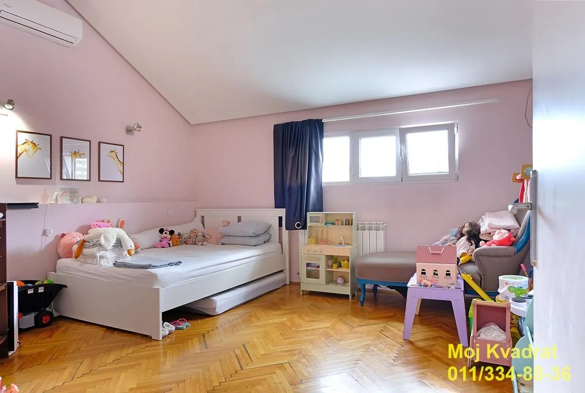 Sale, three bedroom apartment, 99m², Kalenić Pijaca, Vračar Sve Podlokacije