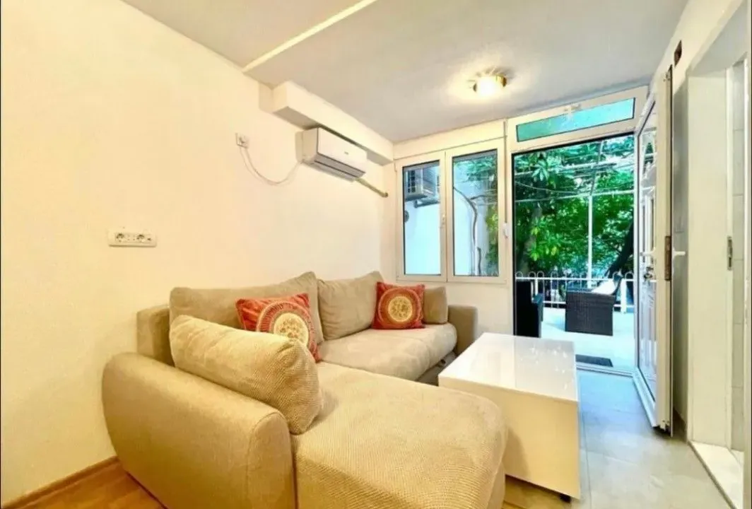 Izdavanje, garsonjera, 30m², Mainski Put, Budva