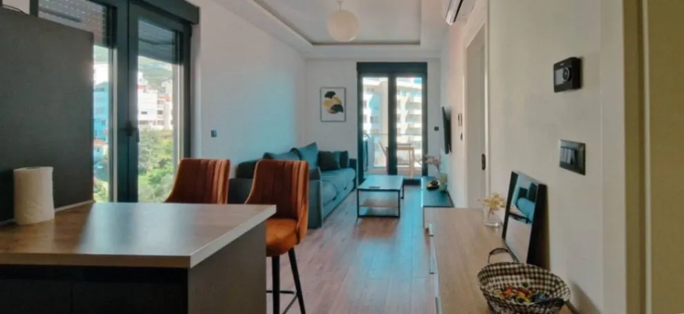 Izdavanje, stan, 50m², Bečići, Budva