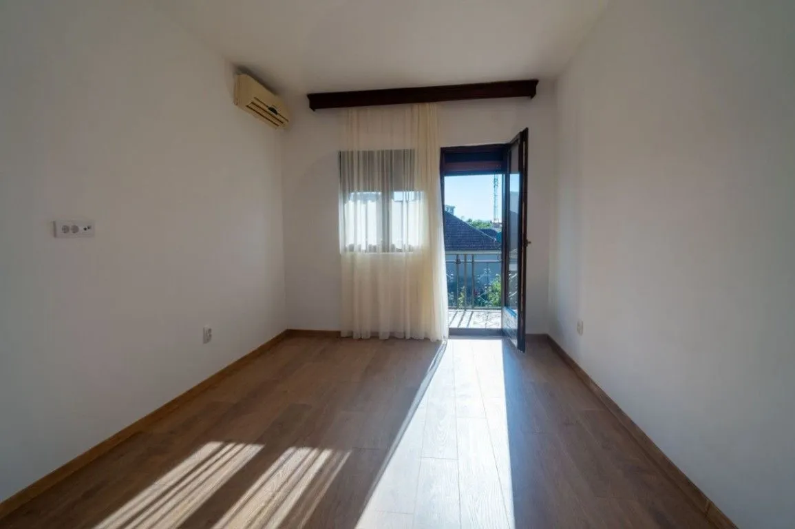 Izdavanje, kuća, 110m², City Kvart, Podgorica
