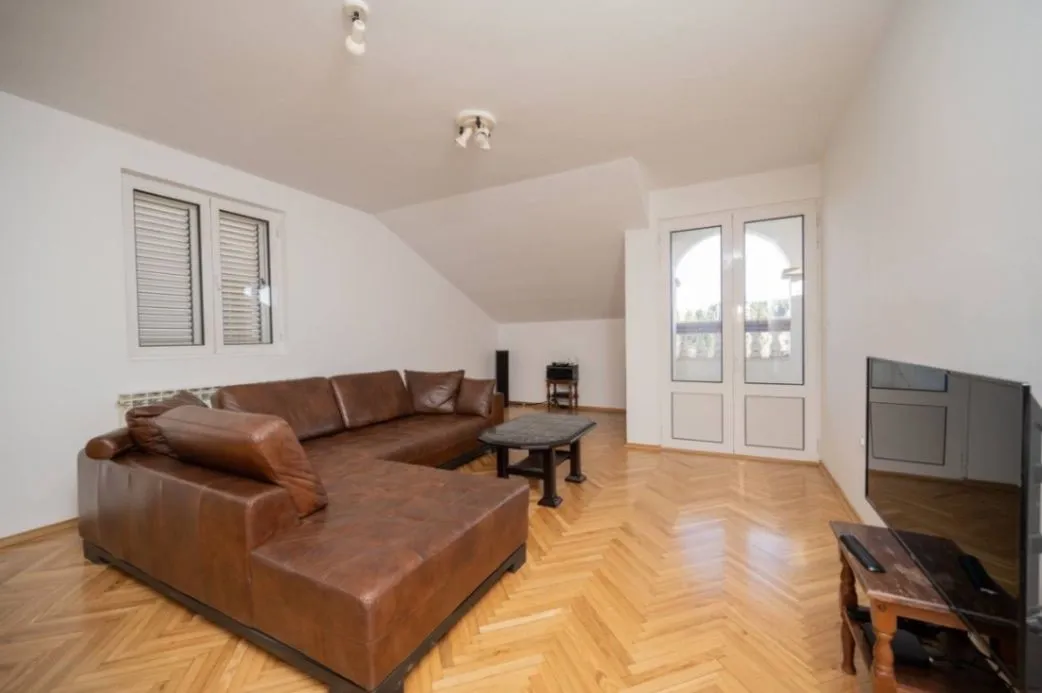 Rent, house, 400m², Momišići, Podgorica