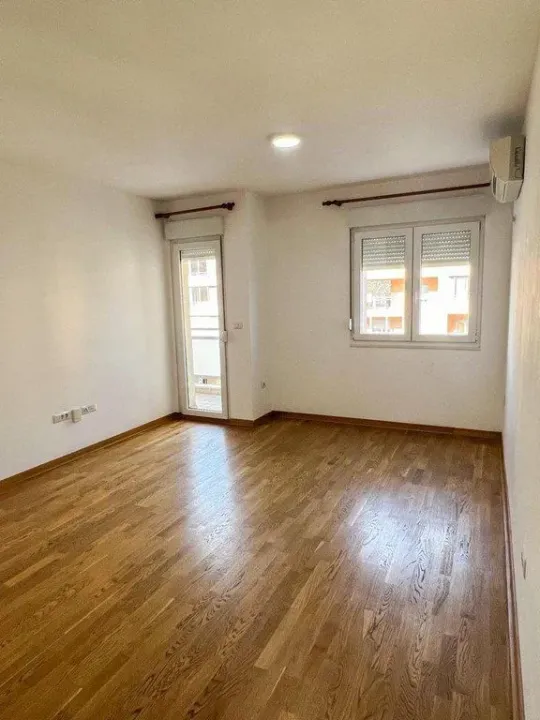 Izdavanje, jednosoban stan, 44m², City Kvart, Podgorica