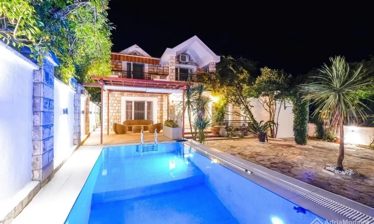 Prodaja, kuća, 198m², Tivat, Crna Gora