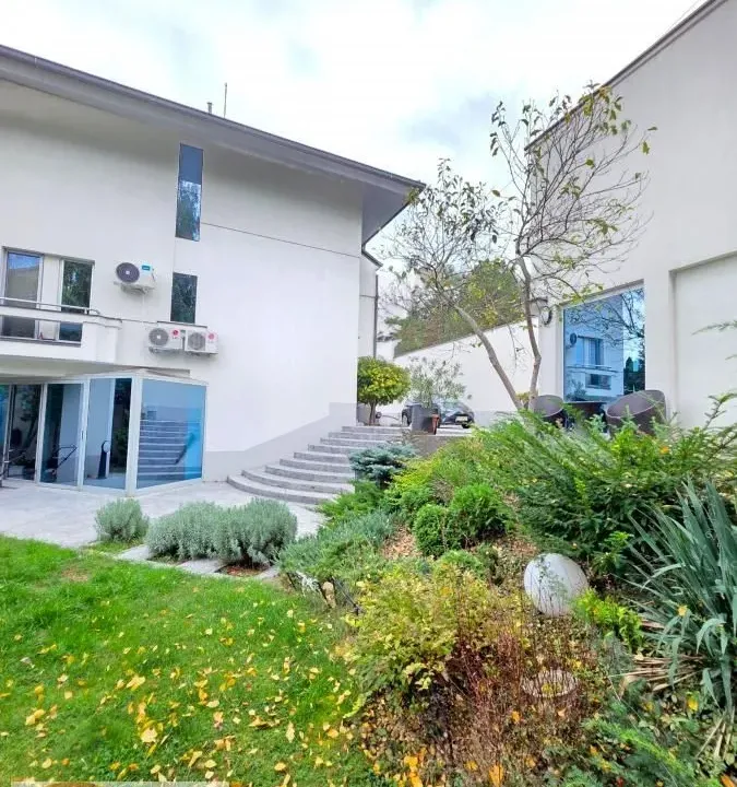 Prodaja, kuća, 400m², Denkova Basta, Zvezdara Sve Podlokacije