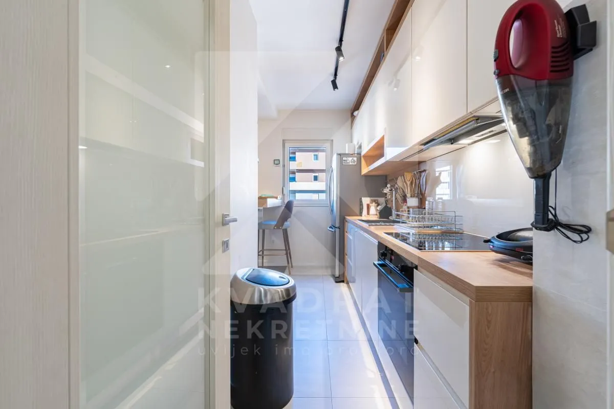 Prodaja, dvosoban stan, 68m², Central Point, Podgorica