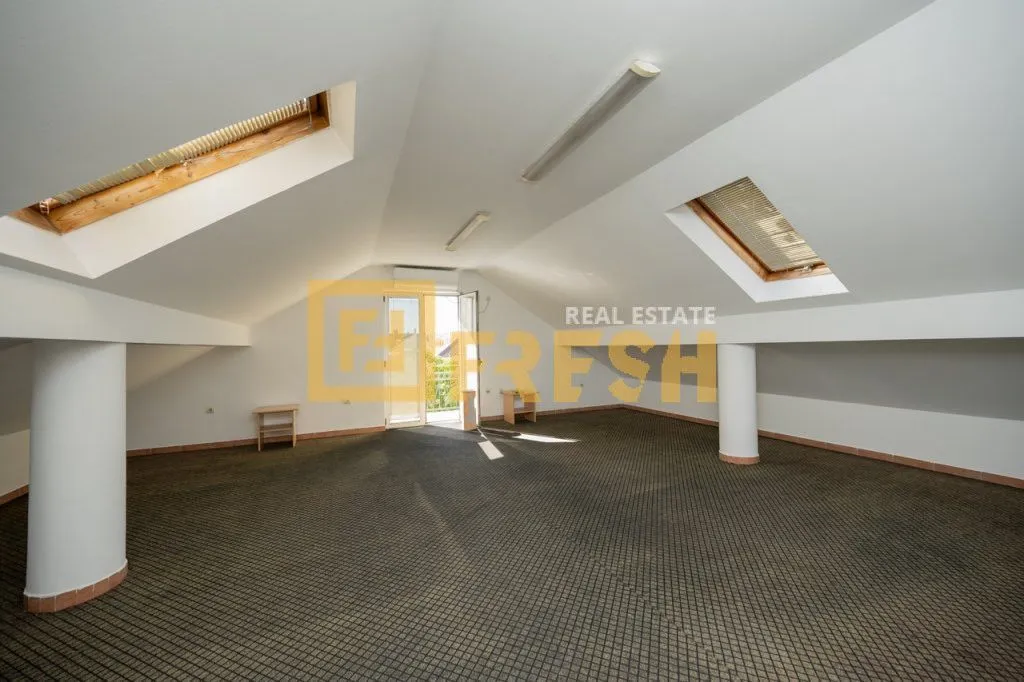 Rent, office space, 1000m², Centar, Podgorica