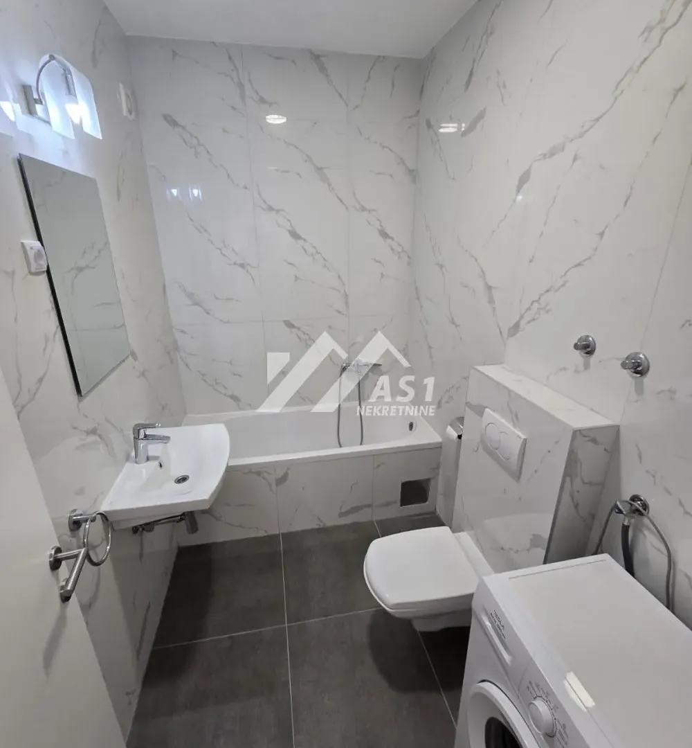 Prodaja, četvorosoban stan, 37m², Novi Sad Sve Podlokacije, Novi Sad