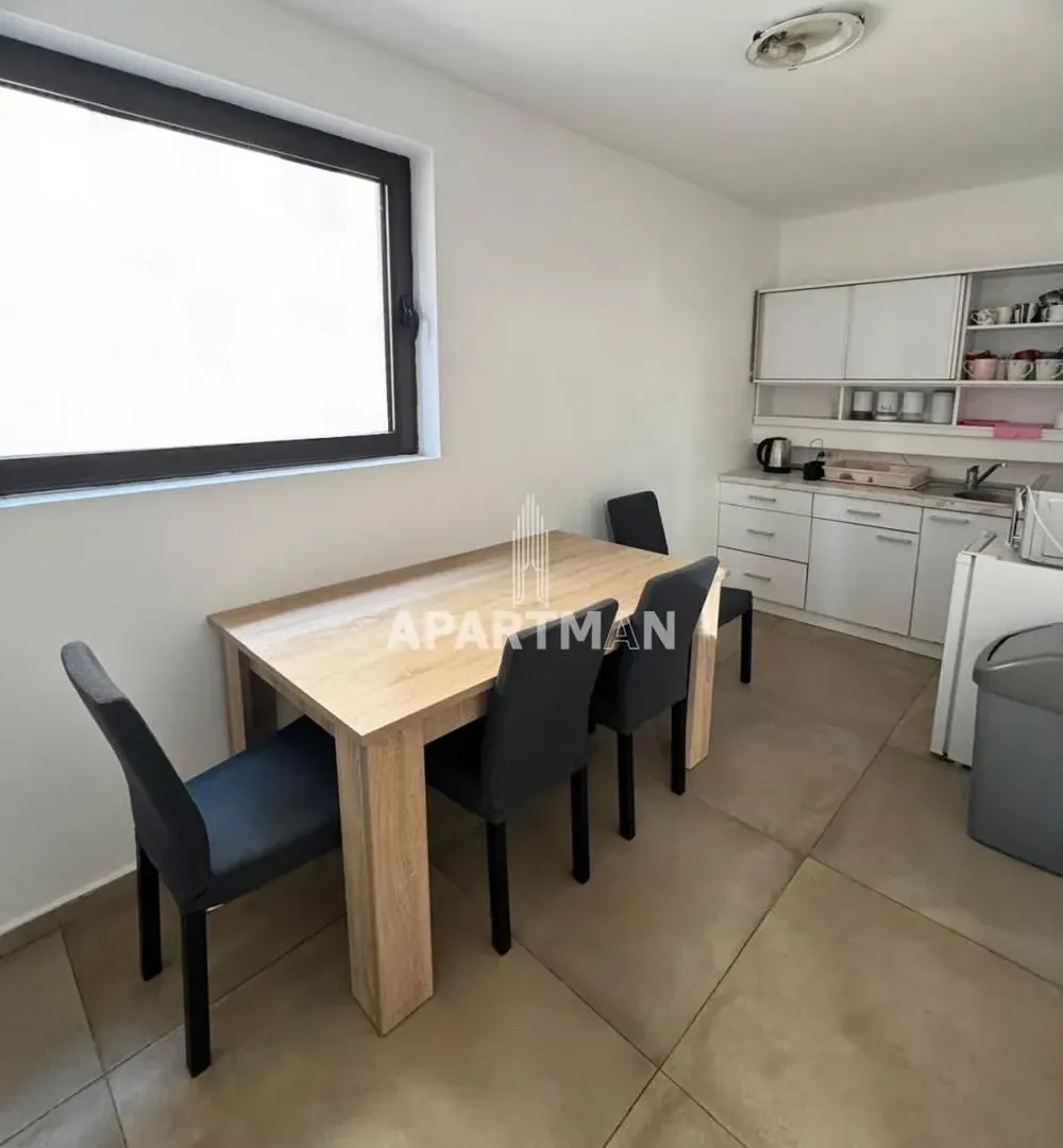 Izdavanje, poslovni prostor, 382m², Stari Grad, Beograd