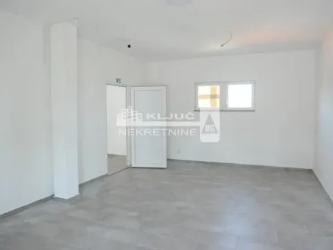 Izdavanje, poslovni prostor, 200m², Boleč, Grocka - image 7