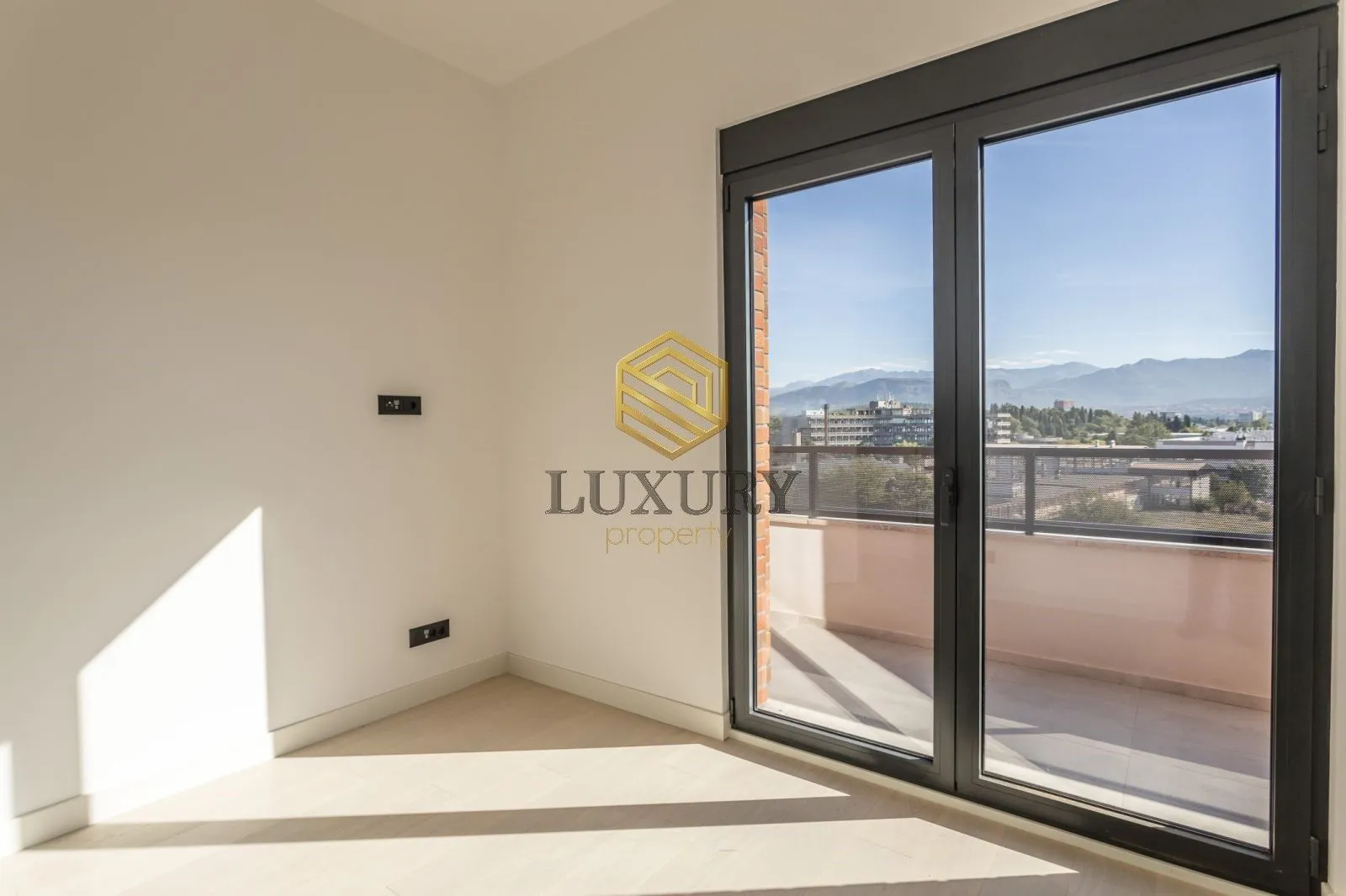 Prodaja, dvosoban stan, 97m², Preko Morače, Podgorica