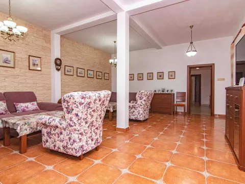 Prodaja, kuća, 400m², Glavica, Danilovgrad - image 4