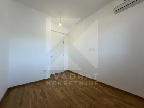 Prodaja, trosoban stan, 104m², Stari Aerodrom, Podgorica - image 10