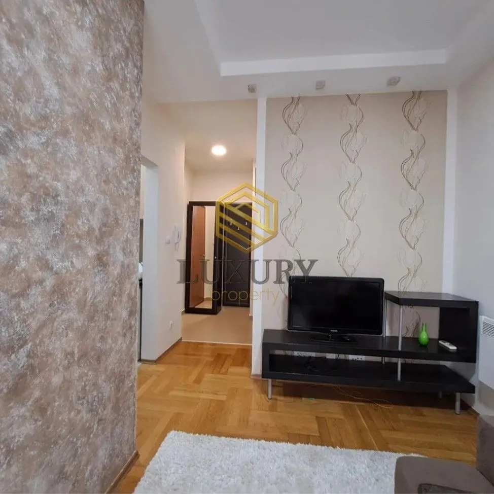 Izdavanje, jednosoban stan, 30m², Obala Morače, Podgorica