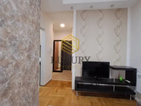 Izdavanje, jednosoban stan, 30m², Obala Morače, Podgorica - image 13