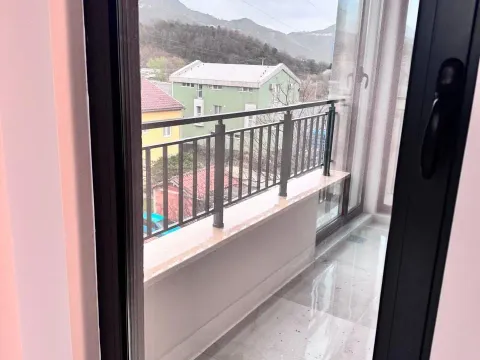 Izdavanje, dvosoban stan, 70m², Lastva Grbaljska, Kotor - image 9