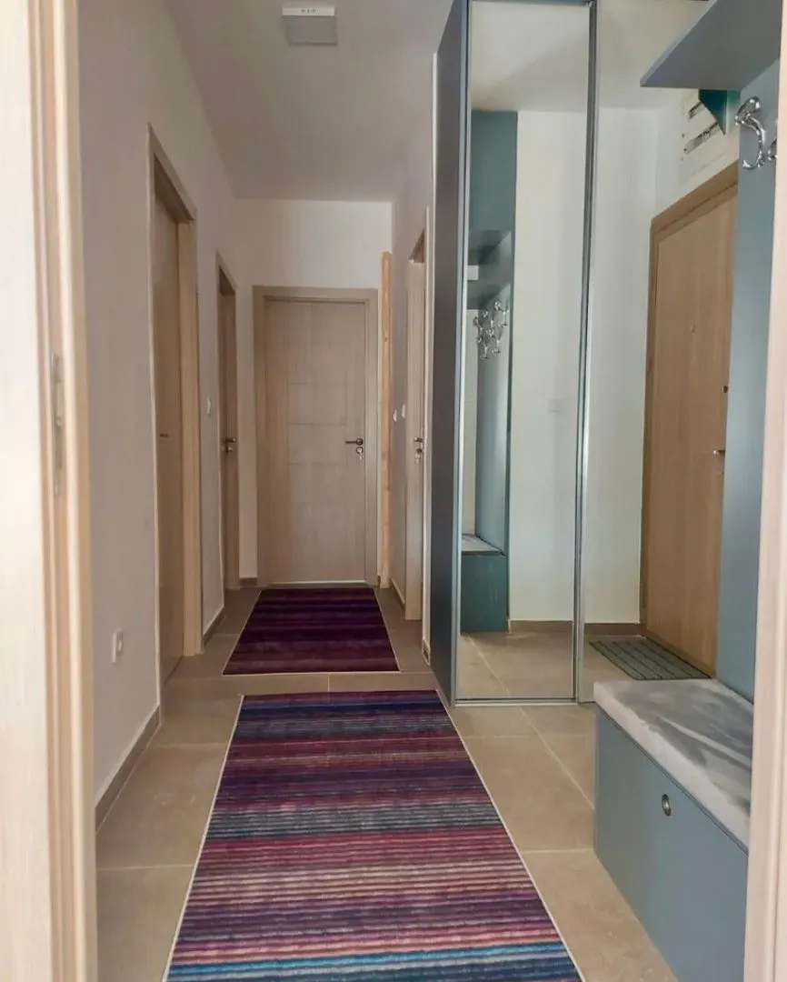Izdavanje, dvosoban stan, 750m², Cvijetin Brijeg, Podgorica