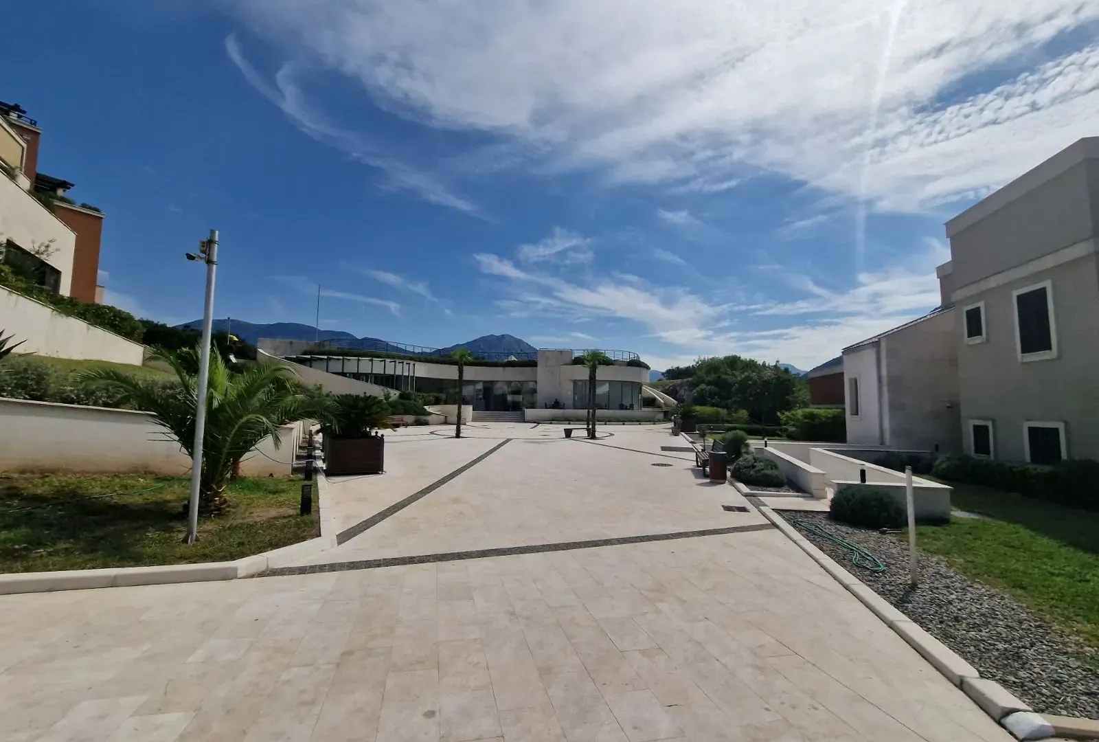 Prodaja, dvosoban stan, 84m², Morinj, Kotor