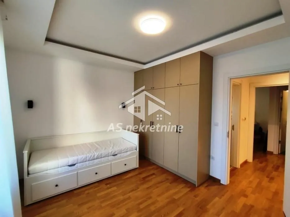 Izdavanje, trosoban stan, 74m², Lekino Brdo, Voždovac Sve Podlokacije