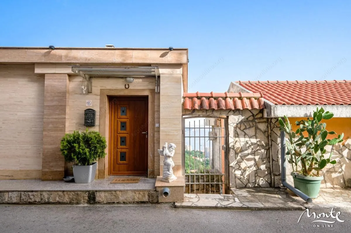 Sale, house, 430m², Bečići, Budva