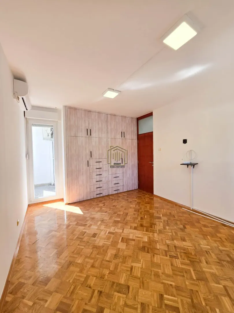 Rent, office space, 82m², Momišići, Podgorica