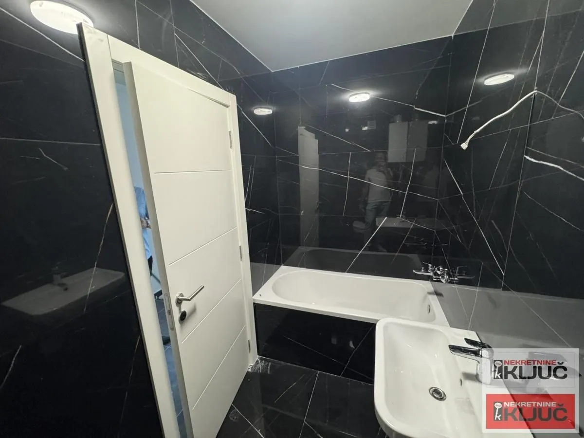 Prodaja, četvorosoban stan, 136m², Bulevar Evrope, Novi Sad Sve Podlokacije