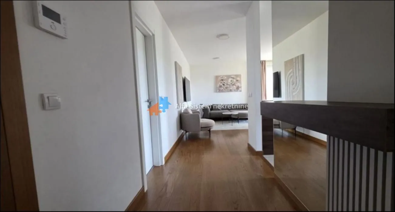 Izdavanje, četvorosoban stan, 98m², Vračar Sve Podlokacije, Beograd