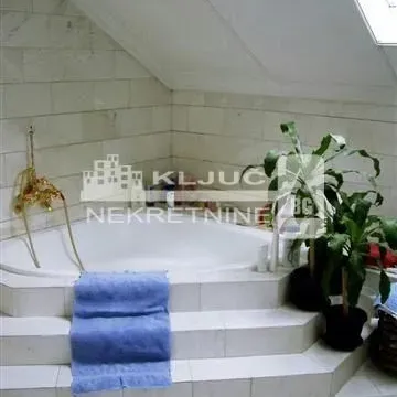 Prodaja, četvorosoban stan, 142m², Zemun Centar, Zemun Sve Podlokacije - image 12