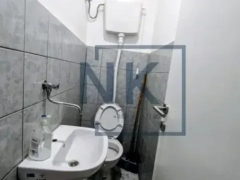 Izdavanje, poslovni prostor, 50m², Centar, Podgorica - image 9