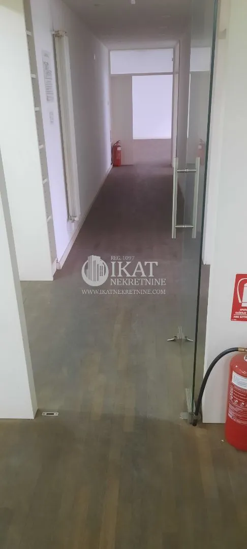 Prodaja, poslovni prostor, 350m², Vračar Sve Podlokacije, Beograd