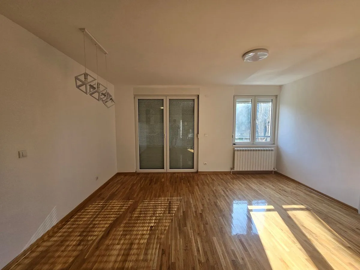 Izdavanje, četvorosoban stan, 79m², Banjica, Voždovac Sve Podlokacije