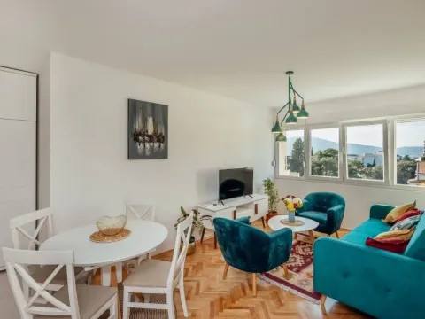 Izdavanje, dvosoban stan, 70m², Centar, Tivat - image 4