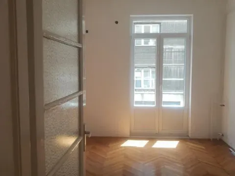 Izdavanje, poslovni prostor, 67m², Savski Venac, Beograd